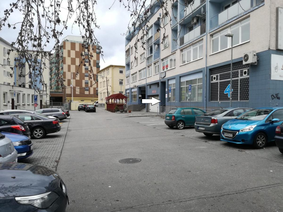 Cozy Apartment Btw Centre And Airport - Private Host - No Invoice Bratislava Exteriör bild