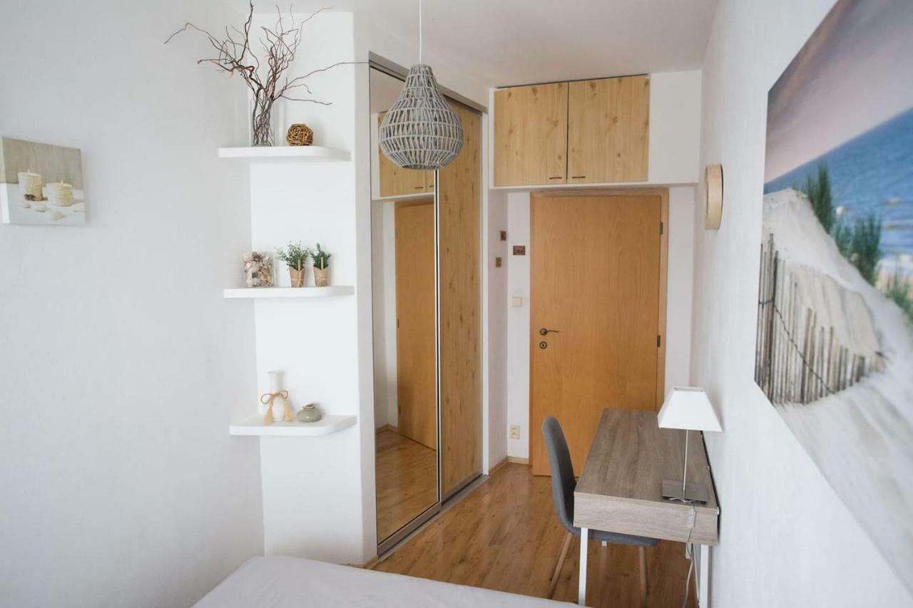 Cozy Apartment Btw Centre And Airport - Private Host - No Invoice Bratislava Exteriör bild