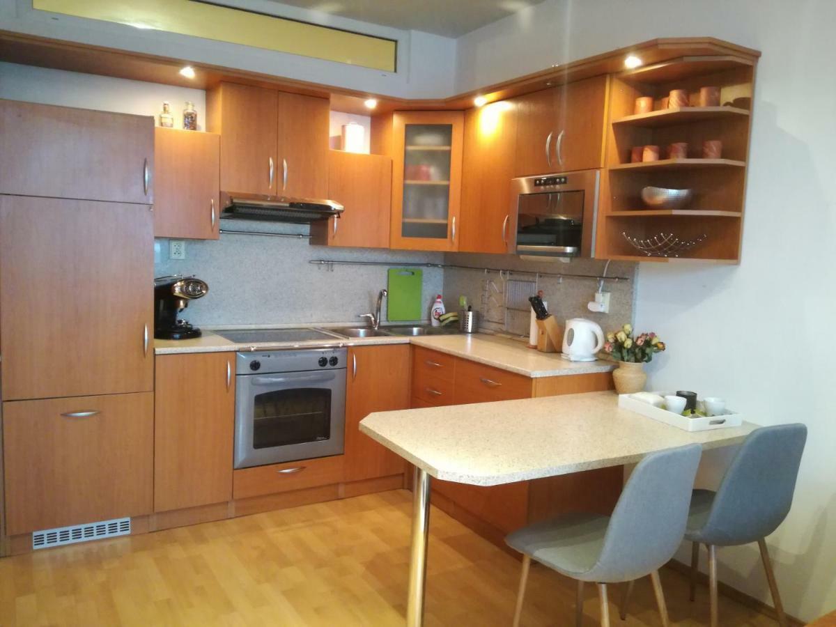Cozy Apartment Btw Centre And Airport - Private Host - No Invoice Bratislava Exteriör bild